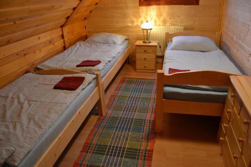 Chalupa Pohoda Slovenský raj Hrabušice tesisinde bir odada yatak veya yataklar