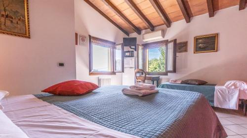 a bedroom with a bed with towels on it at 3T - Affitti Brevi Italia in Modena