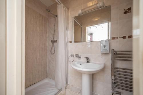 Ένα μπάνιο στο Flexistay Aparthotel Tooting