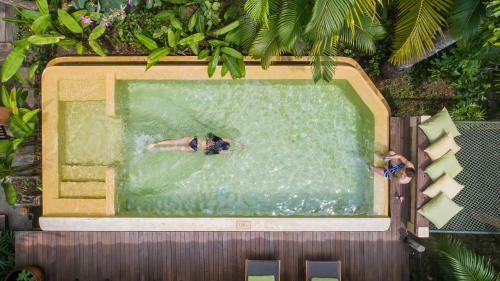 High Season Pool Villa & Spa — Swimming pool