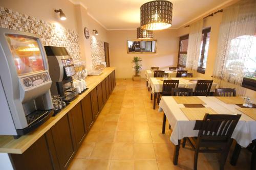 Кухня или мини-кухня в Villa Maimare
