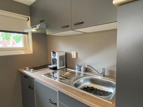Kuchyň nebo kuchyňský kout v ubytování De Groninger Zeeuw by Droomvilla