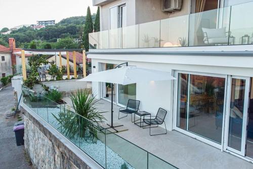 Apartment Starfish with private pool and magnificent sea view