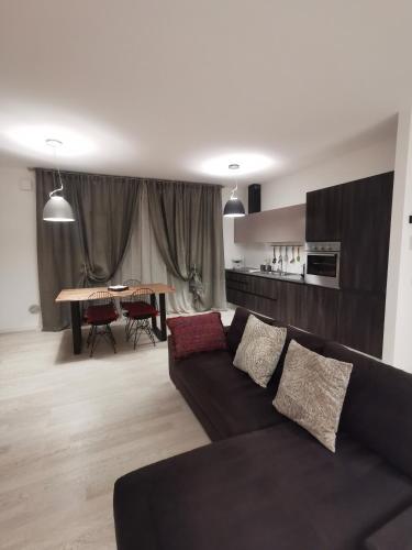 a living room with a couch and a table at La casa di Greta in Monza