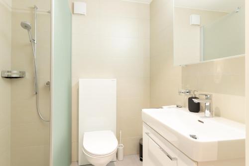 Ένα μπάνιο στο Central Serviced Apartment