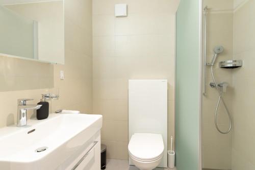 Ένα μπάνιο στο Central Serviced Apartment