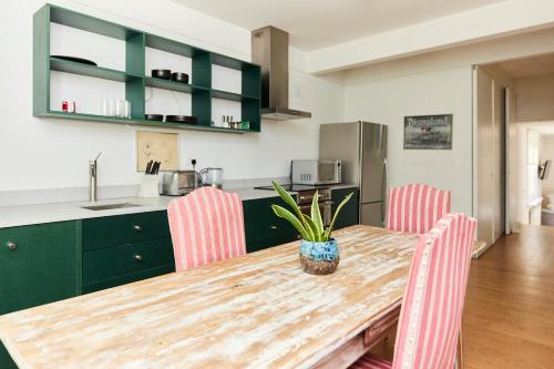 The Hampstead Heath Escape - Trendy 1BDR Flat with Balcony廚房或簡易廚房
