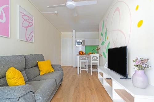 Home2Book Colourful Apt Playa del Inglés, Pool