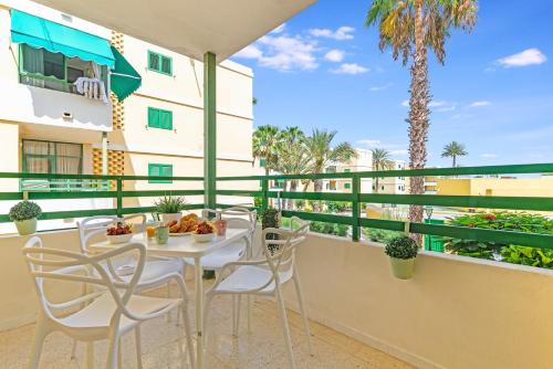 Home2Book Colourful Apt Playa del Inglés, Pool
