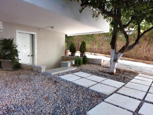 Gallery image of Naiads Nest - The Garden Gem in Varkiza
