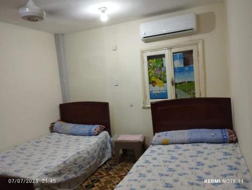 Katil atau katil-katil dalam bilik di وسط مدينة اسوان
