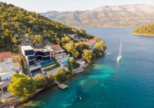 Villa Sea La Vie Seafront Location 4 Bedrooms Sea Access
