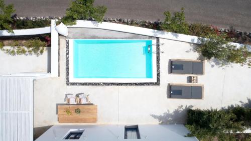 Bazén v ubytování Romantic Santorini Getaway Villa Ammos 1 Bedroom Private Outdoor Pool & Beautiful Views Exo Gialos nebo v jeho okolí