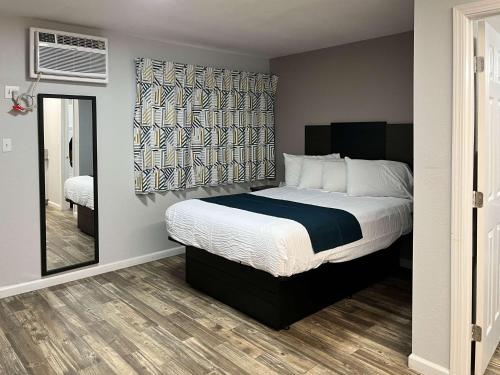 a bedroom with a large bed and a mirror at Motel 6 Las Vegas NV Downtown Fremont St in Las Vegas