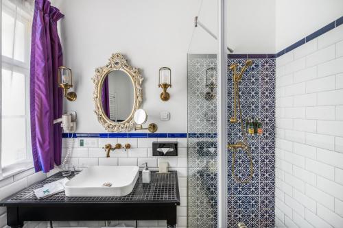 a bathroom with a sink and a shower at Maison Bistro & Hotel in Budapest