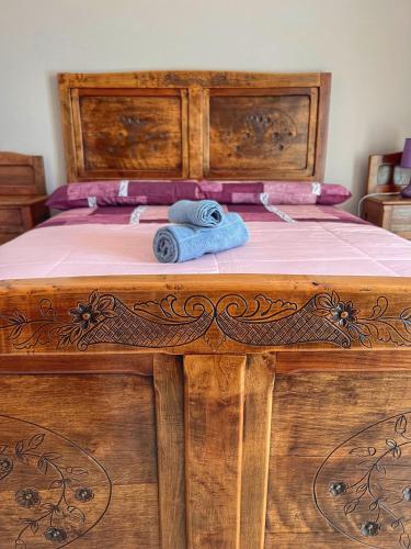 a wooden bed with two towels on top of it at Cà di Gat in La Morra