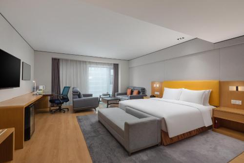 a hotel room with a large bed and a desk at Holiday Inn Express Xi'an Qujiang South by IHG in Xi'an