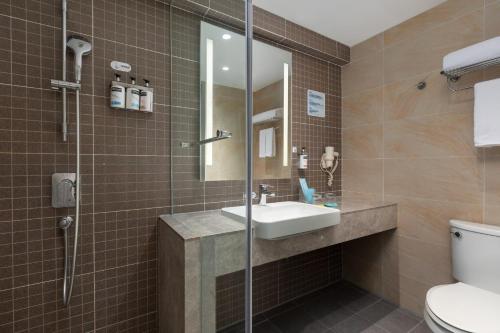 a bathroom with a sink and a shower at Holiday Inn Express Xi'an Qujiang South by IHG in Xi'an