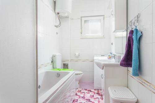Apartments with parking space Seget Donji, Trogir - 21374