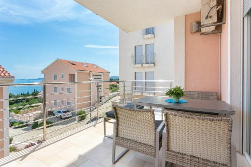 Apartments with parking space Seget Donji, Trogir - 21374