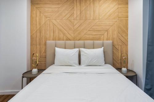 a bedroom with a large bed with a wooden headboard at Bonneville Setúbal I in Setúbal