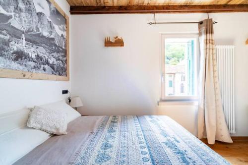 a bedroom with a bed and a window at b&b casa largo la piazzola in Vittorio Veneto