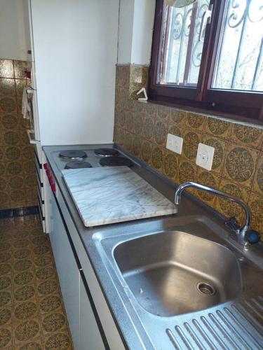 a kitchen with a sink and a stove at Auf dem Regenbogen in Morcote