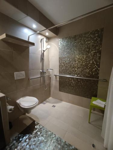 Ένα μπάνιο στο Hotel Aida Marais