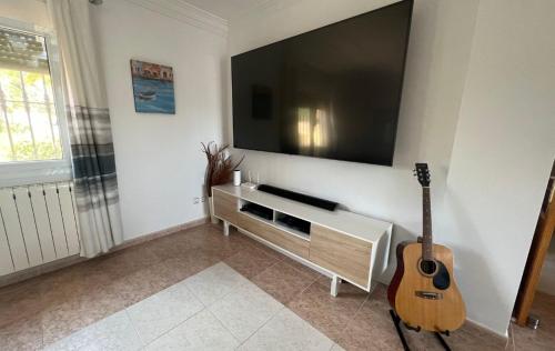Μια τηλεόραση ή/και κέντρο ψυχαγωγίας στο Casa Rose - 4-Bed villa with private pool in Calpe