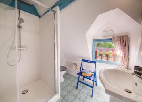 Et badeværelse på Maison en Normandie, 130km de Paris