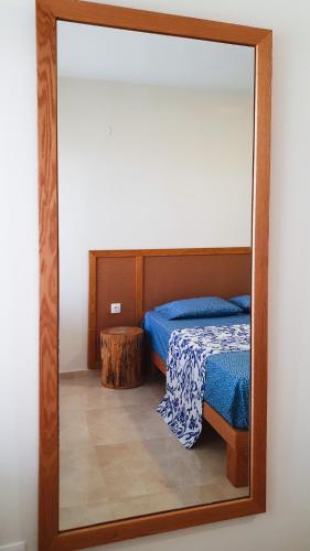 Letto o letti in una camera di Anemos Deluxe Poseidi Apartments