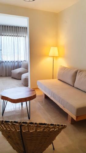 Area soggiorno di Anemos Deluxe Poseidi Apartments