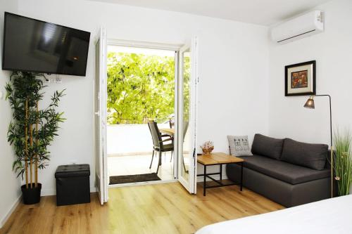 Χώρος καθιστικού στο Studio Apartment Gea - Peaceful & Quiet - Queen Bed, Modern, Parking