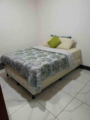 a bed with two pillows on it in a room at Casa Sunshine in Matagalpa