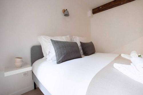 Sentier Historical Center II Luxury Design Apartment 3BR-8P