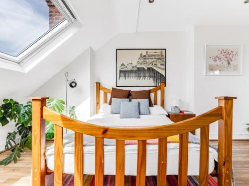 Postel nebo postele na pokoji v ubytování Pass the Keys Stunning 3BR House with Garden Oasis