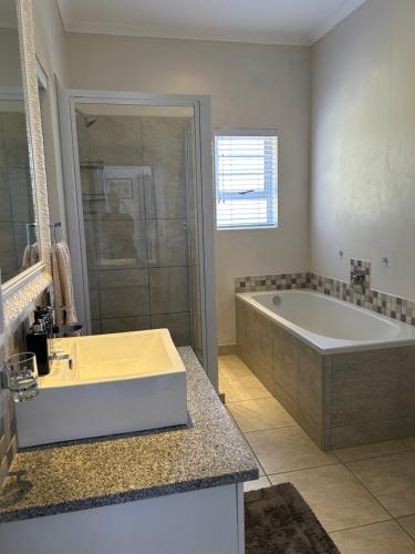 Ένα μπάνιο στο Tree Aloe Guest house