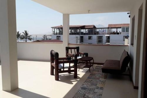 a room with a balcony with a table and chairs at Charming 1-Bed Studio in Huanchaco with balcony in Huanchaco