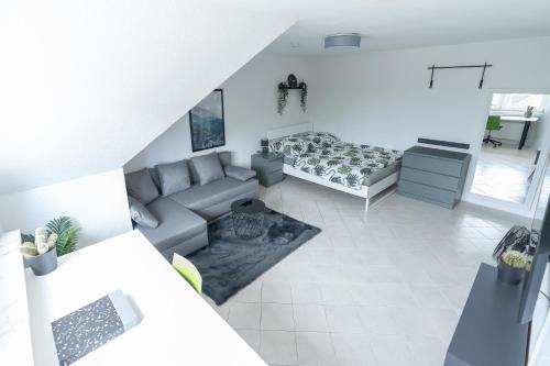 a living room with a couch and a bed at Essens Grüne Mitte , Direkt an der KEM Klinik, Freie Parkplätze und Netflix in Essen