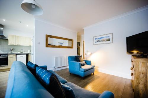 Kuchyň nebo kuchyňský kout v ubytování Flat 1 Flint House Tenby - 2 bedroom - garden - dog friendly