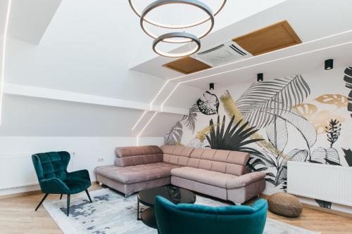 a living room with a couch and chairs at NOZON Apartments & Wellness in Odorheiu Secuiesc