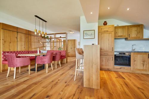 a kitchen and dining room with a table and chairs at Appartement Traumblick mit Indoorpool und privater Sauna in Bad Goisern