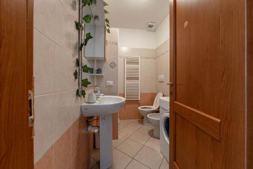 a bathroom with a sink and a toilet at H11 [Bussana 1A] Mare in Bussana Nuova
