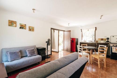 a living room with a couch and a table at Cabaña Jacuzzi Exterior Privado in San José de Maipo