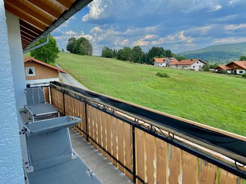 a balcony with a fence and a field of grass at Ferienwohnung Lusenhöh in Mauth
