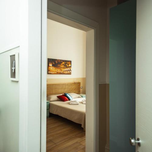 Ένα ή περισσότερα κρεβάτια σε δωμάτιο στο Il Tiro Rooms