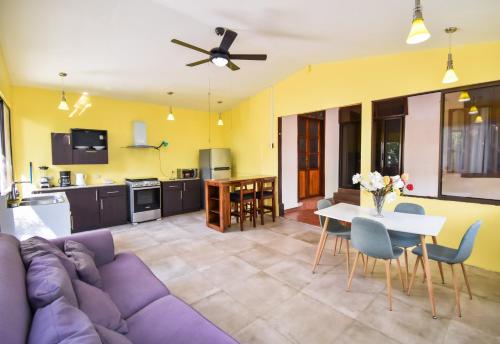 Kuchyň nebo kuchyňský kout v ubytování Cabinas Jacaranda