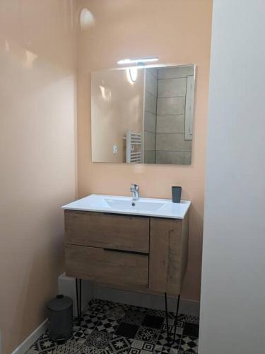 Appartment - vue imprenable sur la cité médiévale - Parking gratuit - Climatisé