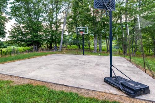 Gallery image of Cozy Hiwassee Vacation Rental with Yard in Hiwassee