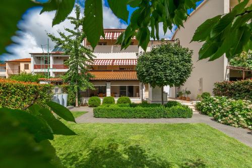 Nona's garden apartment